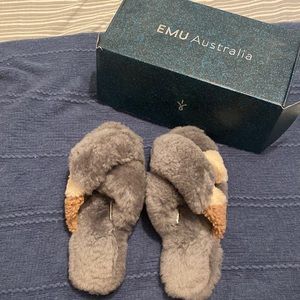 EMU Australia Mayberry Teddy Slide, so soft! Excellent condition. Size 9.